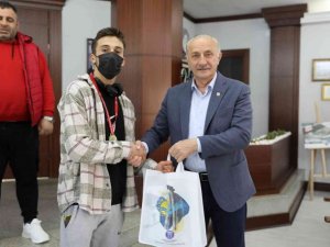 Başkan Atabay, sporcuları misafir etti