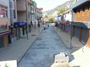 Dalyan’da kıyı kenar çalışmaları hızla ilerliyor