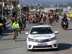 “Karbon Yakma Yağ Yak” sloganıyla 150 bisikletli pedal çevirdi