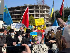 Bursa’da yaşayan Ukraynalı vatandaşlarından ’Rusya’ protestosu