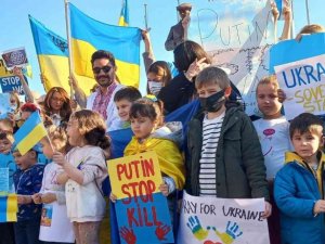 Marmaris’te yaşayan Ukraynalılardan “Savaşa hayır” haykırışı