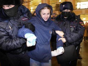 Rusya’da savaş karşıtı gösterilerde toplam gözaltı sayısı 3 bini geçti