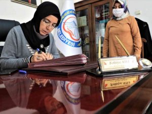 28 Şubat mağduru olan Türkiye’nin ilk başörtülü Belediye Başkanı Fethiye Atlı o süreci anlattı