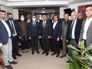 AK Parti İzmir İl Başkanı Sürekli’den göreve gelen oda başkanlarına ziyaret