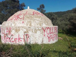 Tarihi su sarnıcını eylem duvarına çevirdiler
