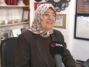 28 Şubat’ta öğrencilerin dükkanına sığınarak namaz kıldığı kadın o anları anlattı