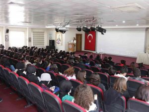 Öğrenciler yazarlar ile buluştu