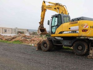 Didim’de kaçak yapıların yıkımı sürüyor