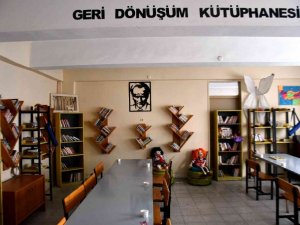Söke’deki okul kütüphanesinin tüm malzemeleri geri dönüşümden