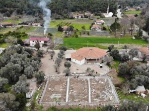 Marmaris Belediyesi yeni salonlar ve halı sahalar için kolları sıvadı