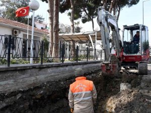 Kuşadası’ndaki tarihi çarşıda yenileme çalışmaları sürüyor