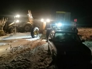 Aydın Büyükşehir Belediyesi ekipleri karla mücadele çalışmalarını sürdürüyor