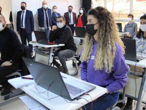 Okul gibi fabrika, OKT önce eğitiyor sonra iş sahibi yapıyor