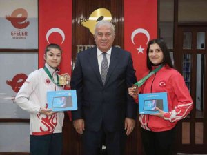 Başkan Atay’dan başarılı sporculara tablet hediyesi