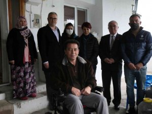 Başkan Çerçioğlu MS hastası muhtarın akülü tekerlekli sandalye talebini yerine getirdi