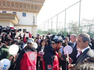 Bakan Özer ve Bakan Soylu öğrencilerle birlikte deprem tatbikatı yaptı