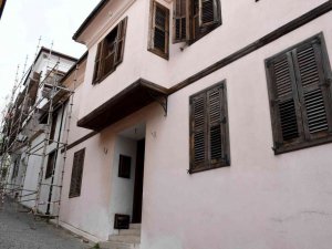 Kuşadası’nın iki tarihi evi kültür ve sanat merkezine dönüşüyor