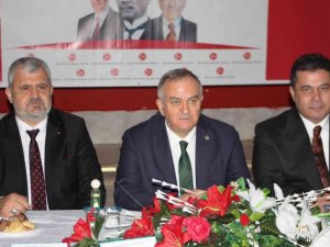 Sarıgöl’de MHP’ye katılan 50 üyeye rozet takıldı