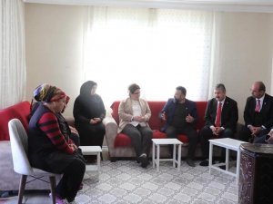 Bakan Yanık’tan Antalya’da vahşice öldürülen Azra’nın ailesine ziyaret