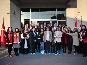 Bocce turnuvasında dereceye giren takımlar kupalarını Bakan Yanık’tan aldı