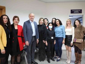 Başkan Atabay kadın personellerini unutmadı