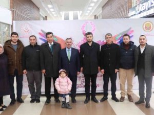 İl Başkanı Yıldırım, Kadınlar Günü için düzenlenen sergiyi gezdi