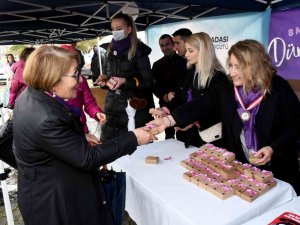 Kuşadası’nda coşkulu 8 Mart kutlaması