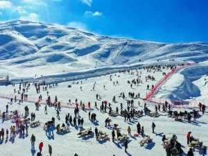 Denizli Kayak Merkezi’nde kar kalınlığı zirvedeki yerini koruyor