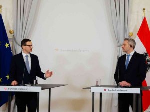 Başbakan Morawiecki: "Savaşın oksijenini kesmemiz gerekiyor."