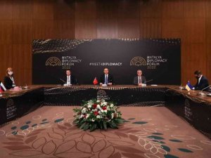 Bakan Çavuşoğlu: "Temennimiz bölgemizde barışın yeniden tesis edilmesi"