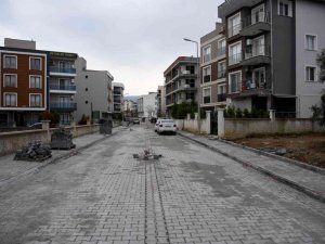 Davutlar’da alt ve üst yapı çalışmaları devam ediyor