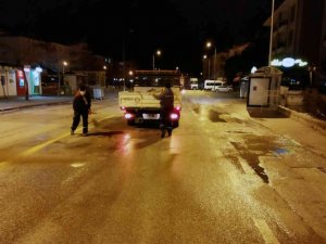 Menteşe’nin sokak ve caddelerinde tuzlama çalışması