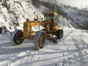 Büyükşehir ekiplerinin karla mücadelesi gün boyu devam etti