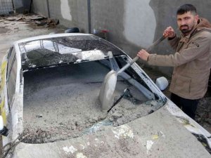 Şakanın dozunu kaçırıp 700 bin TL’lik otomobilin içine beton döktüler