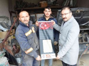 Emet Belediyesi’nden esnafa 100. zafer yılı takvimi