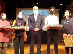 Nazilli’de İstiklal Marşı’nı en güzel okuyanlar ödüllendirildi