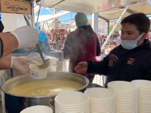 Didim Belediyesi’nden soğuk havalarda sıcak çorba ikramı