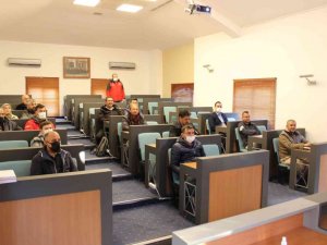 Marmaris’te yeni arıcılar yetişiyor