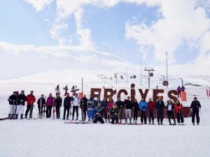 Kayak ve Snowboard Eğitimi Düzenlendi