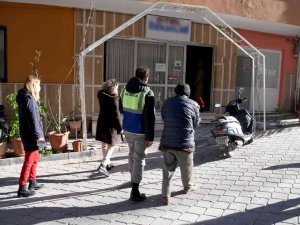 Kuşadası’nda yürekler dayanışma ile ısınıyor