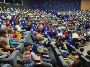 Çocuklar tiyatroyla buluşuyor