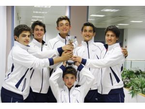 İzmir Yamanlar Koleji Teniste Türkiye Şampiyonu