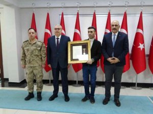 Muş’ta “Devlet Övünç Madalyası Beratı” takdim töreni