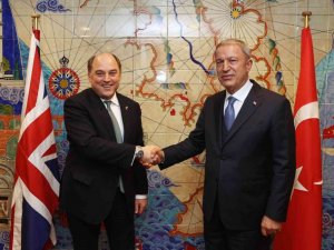 Bakan Akar, İngiltere Savunma Bakanı Wallace ile görüştü
