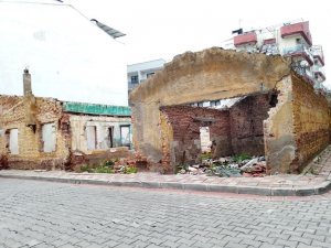 "Metruk binalar tinerci ve fuhuş yuvası oldu"