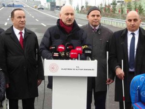 Bakan Karaismailoğlu, engelli vatandaşlarla 1915 Çanakkale Köprüsü’nde yürüdü