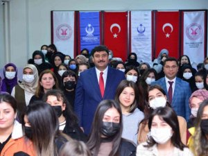 Kahramakazan Belediye Başkanı Oğuz liseli gençlerle bir araya geldi