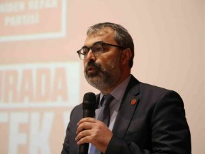 Yeniden Refah Partili Emanetoğlu: "CHP’nin bu ülkede iki yakası bir araya gelmeyecektir"