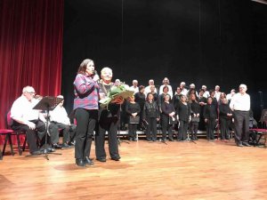 100 Yaş Evi üyelerinden yaşlılar haftası konseri