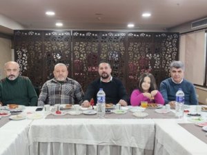 Kızılay yönetimi gençlerle kahvaltıda buluştu